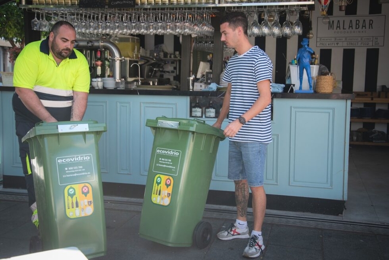El Ayuntamiento y Ecovidrio ponen en marcha un servicio de recogida de residuos de envases de vidrio ‘Puerta a Puerta’ para la hostelería