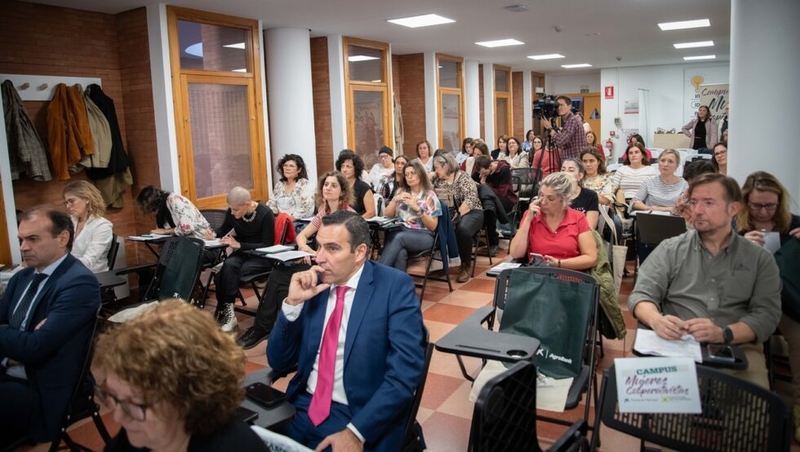 El Centro Cultural Alcazaba acoge el VI Campus de Mujeres Cooperativistas de Extremadura