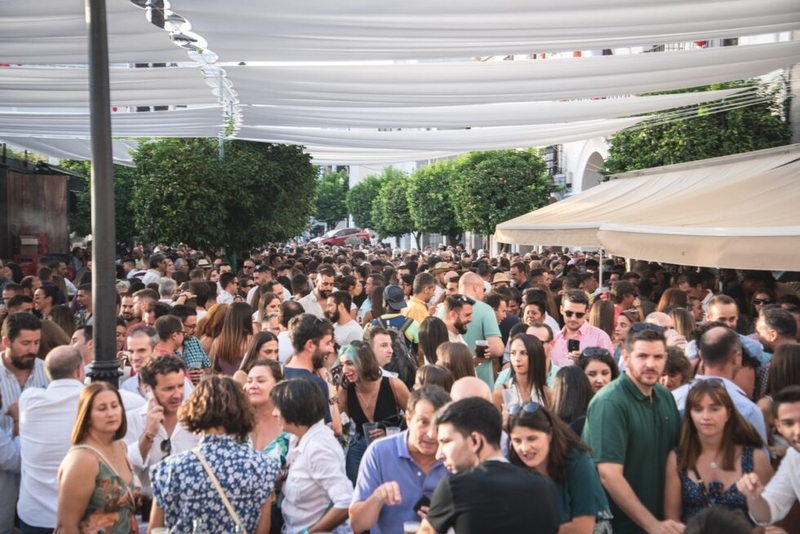 Los establecimientos de hostelería podrán solicitar la instalación de barras exteriores durante la Feria