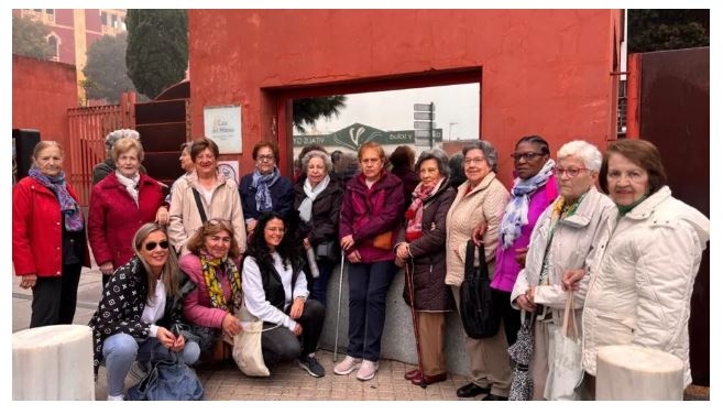 40 mayores del Programa Lazos participan en una visita a la Casa del Mitreo guiados por los Eméritos del Patrimonio