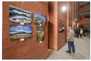 ‘Paisajes casuales’, una colección de 44 fotografías de Ángel Felicísimo pueden verse desde hoy en una exposición en el Centro Cultural Alcazaba