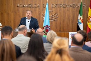 El Alcalde reconoce la importancia de las asociaciones gitanas en su trabajo en defensa de sus derechos y la promoción de su cultura y tradiciones