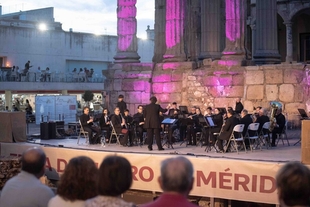 La Feria del Libro tendrá conciertos cada día en el Templo de Diana y una amplia programación infantil y juvenil en el Centro Cultural Alcazaba