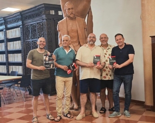 La Unión de Actores y Actrices Profesionales de Extremadura dona a la biblioteca municipal ejemplares premiados en su 1º Certamen de Textos Teatral