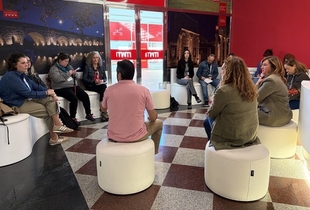 El alumnado del curso de Información Turística de la Escuela de Hostelería de Mérida conocen los recursos y servicios de la Delegación de Turismo